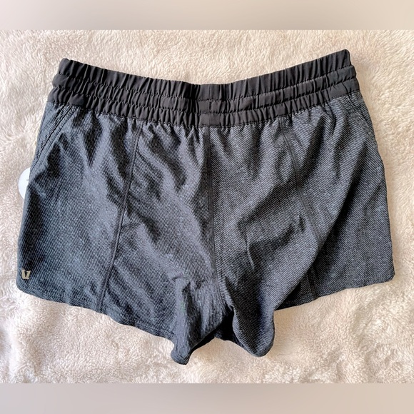 NWT Vuori Clementine Short Charcoal Twill Size S - Picture 6 of 8